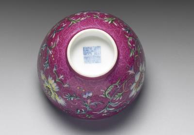 图片[3]-Teacup in yang-ts’ai enamels with incised red ground pattern of flower brocade 1742 (Ch’ien-lung reign)-China Archive